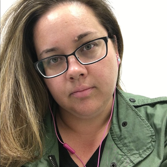 Meet your Posher, Jennifer - Picture 1 of 1